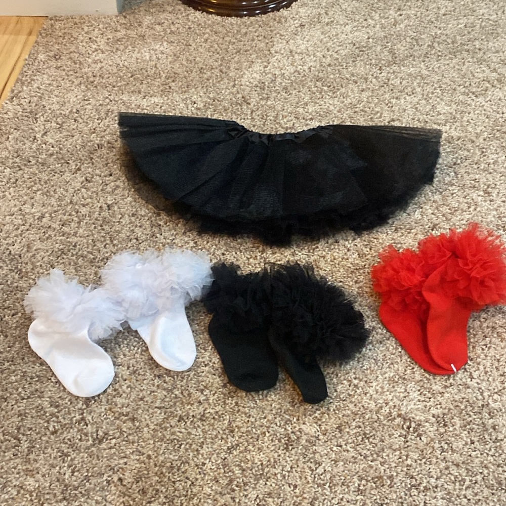Tutu  skirt and 3 pair of you tutu socks set. - Picture 3 of 7